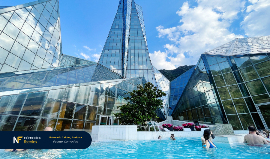Caldea Spa Andorra con arquitectura moderna de cristal y piscinas termales – destino fiscal atractivo para nómadas digitales y residentes