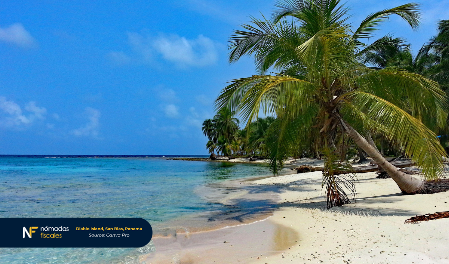 Diablo Island beach with palm trees and turquoise waters in San Blas, Panama – tropical destination with tax benefits for digital nomads and offshore companies