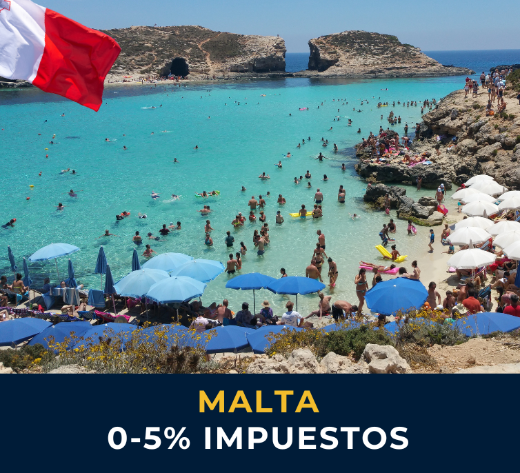 Playa Golden Bay en Malta – playa mediterránea escénica popular entre turistas y nómadas digitales por su relajación y beneficios fiscales de residencia