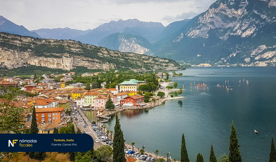 Torbole en el Lago de Garda, Italia – pueblo pintoresco que refleja el atractivo fiscal de Italia para pensionistas y residentes non-dom.