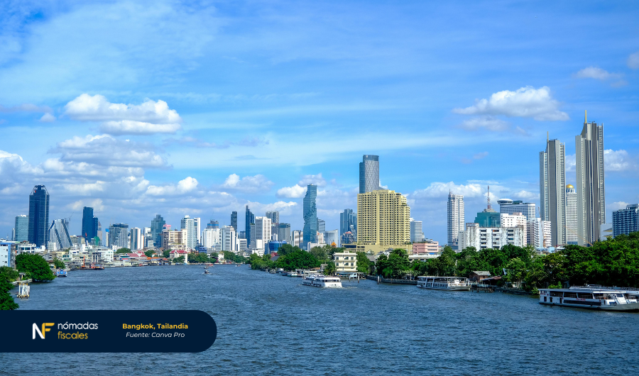 Horizonte urbano de Bangkok en Tailandia al atardecer – destino fiscal atractivo en el Sudeste Asiático para nómadas digitales